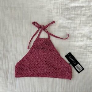 NWT White Fox No More Lies Halter Crop Top
Crochet
Y2K
Shimmer Pink
Size XS/S